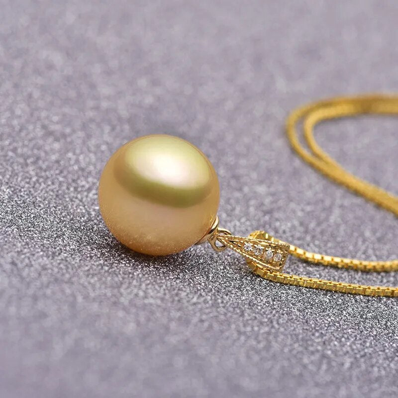 Diamond Radiance: 18K Solid Gold & South Sea Pearl Pendant Necklace