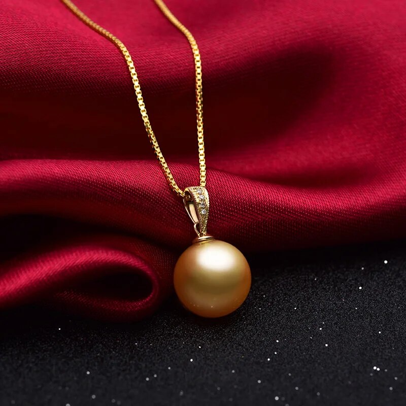 Diamond Radiance: 18K Solid Gold & South Sea Pearl Pendant Necklace